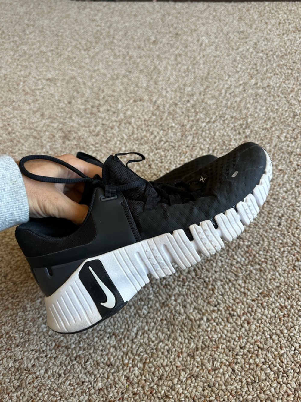 Nike Black and White Metcon 5 - Picture 3 of 7